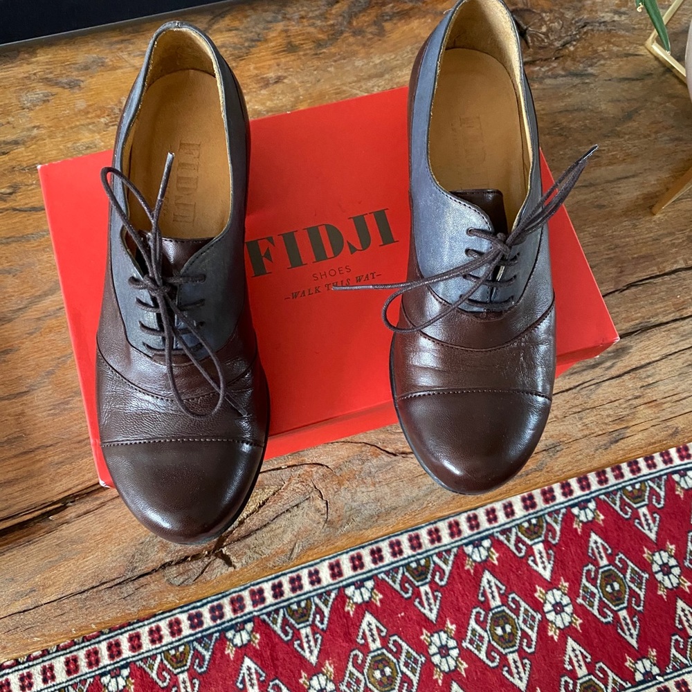 Women’s oxfords